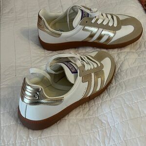 Diadora Women's White and Gold Sneakers